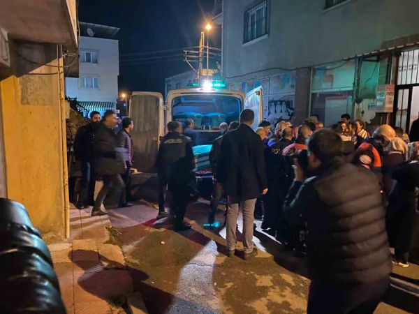 Annesini öldürüp çatıdan atlayan Emrah Karataş hastanede hayatını kaybetti