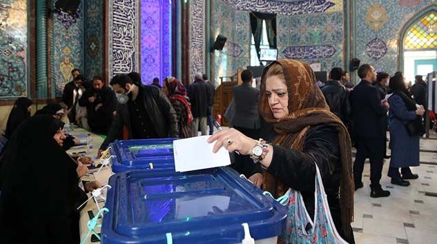 İran’da seçime katılım yüzde 42,57 oldu