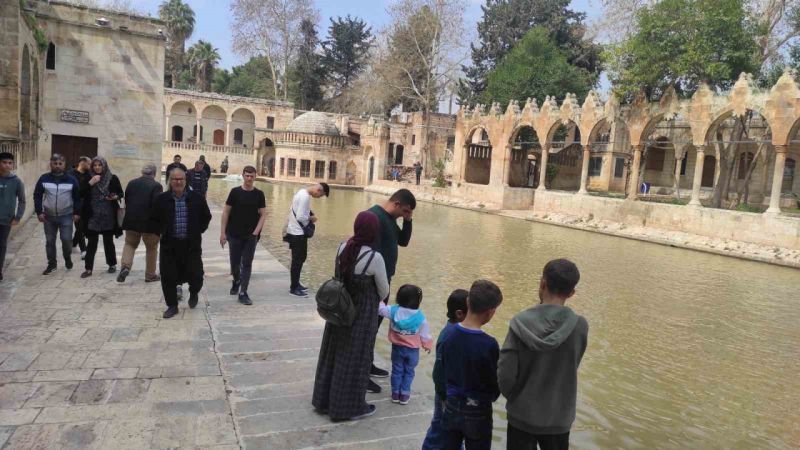 Balıklıgöl’ün suyu berraklaşıyor Balıklıgöl’ün suyu berraklaşıyor