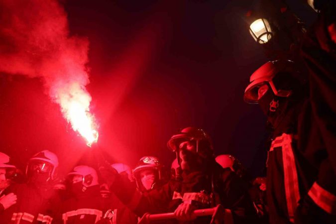 Fransa’da protestocular polisle çatıştı: 58 gözaltı Fransa’da protestocular polisle çatıştı: 58 gözaltı