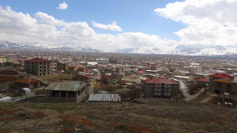 İran’daki deprem Yüksekova’da da hissedildi İran’daki deprem Yüksekova’da da hissedildi