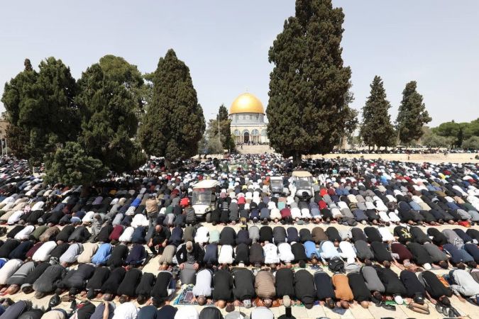Mescid-i Aksa’da 100 bin kişi cuma namazı kıldı Mescid-i Aksa’da 100 bin kişi cuma namazı kıldı