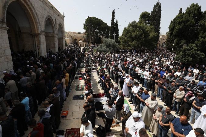Mescid-i Aksa’da 100 bin kişi cuma namazı kıldı Mescid-i Aksa’da 100 bin kişi cuma namazı kıldı