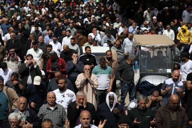 Mescid-i Aksa’da 100 bin kişi cuma namazı kıldı Mescid-i Aksa’da 100 bin kişi cuma namazı kıldı