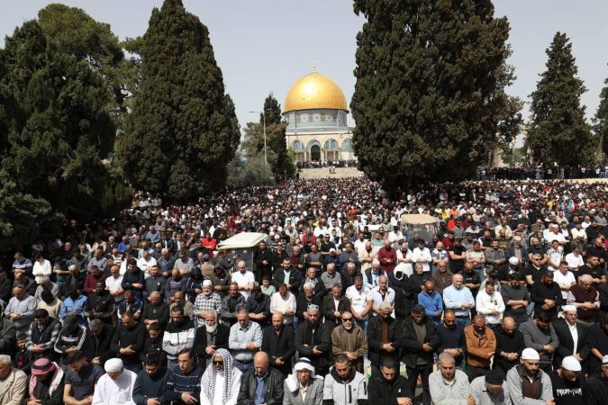 Mescid-i Aksa’da 100 bin kişi cuma namazı kıldı Mescid-i Aksa’da 100 bin kişi cuma namazı kıldı