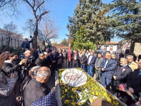 Muhsin Yazıcıoğlu kabri başında dualarla anıldı