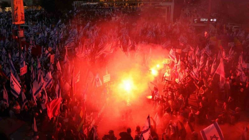 İsrail’de Savunma Bakanı’nın görevden alınmasının ardından sokaklar karıştı