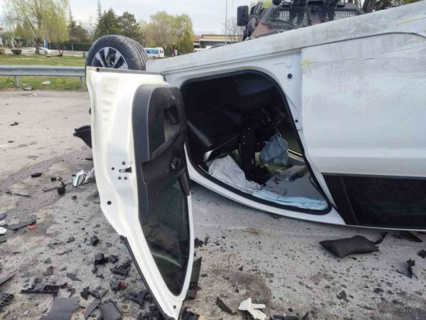 Aracıyla polis noktasına dalarak takla attı: 5’i polis 6 yaralı