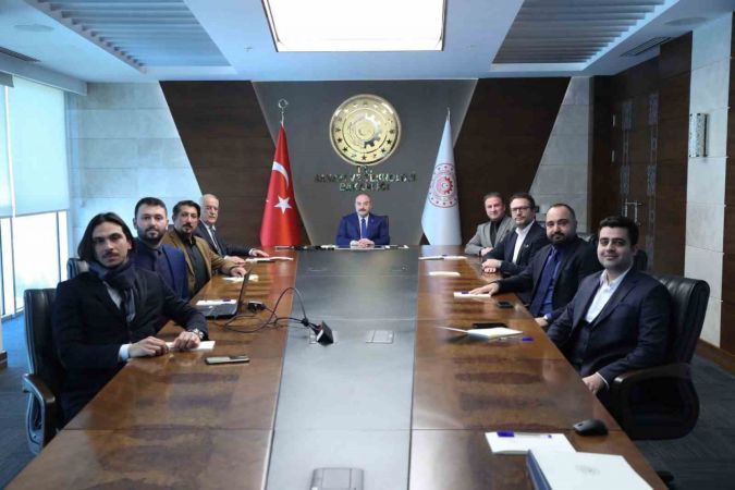 Bu elektrikli otomobili 16 yaşındaki gençler kullanabilecek