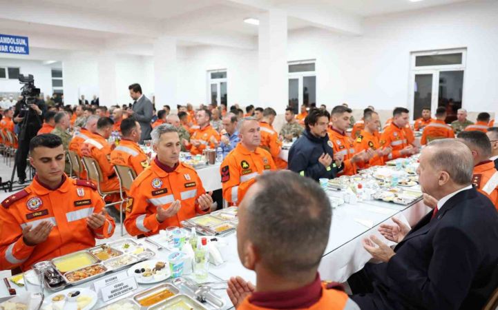 Bu gücümüzü karada, havada, denizde daha da artıracak çeşitli projelerle milletimizin huzuruna çıkacağız