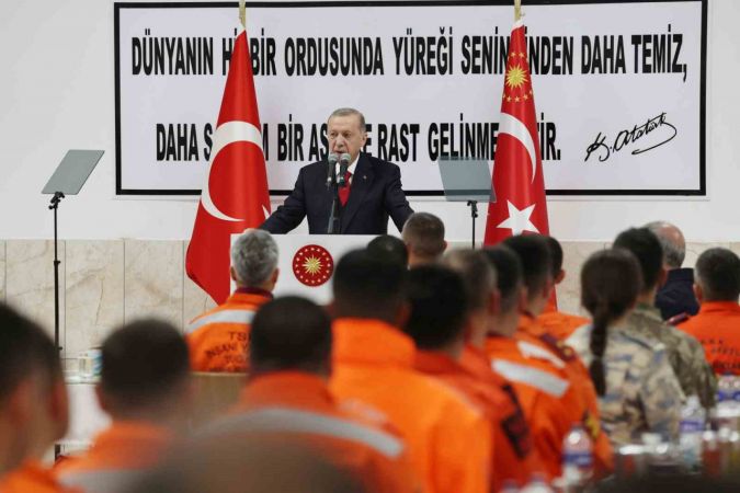 Bu gücümüzü karada, havada, denizde daha da artıracak çeşitli projelerle milletimizin huzuruna çıkacağız