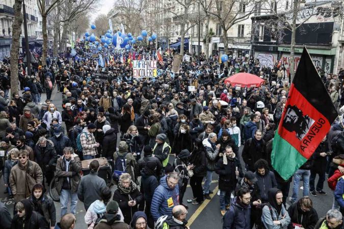 Fransa’da emeklilik reformuna karşı protestolar sürüyor: 27 gözaltı