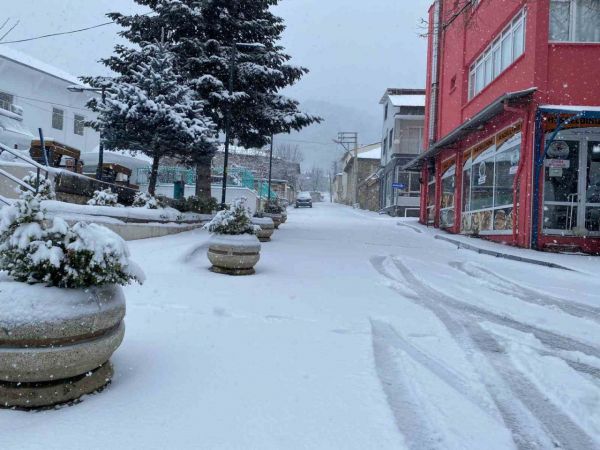 İzmirlilere kar sürprizi