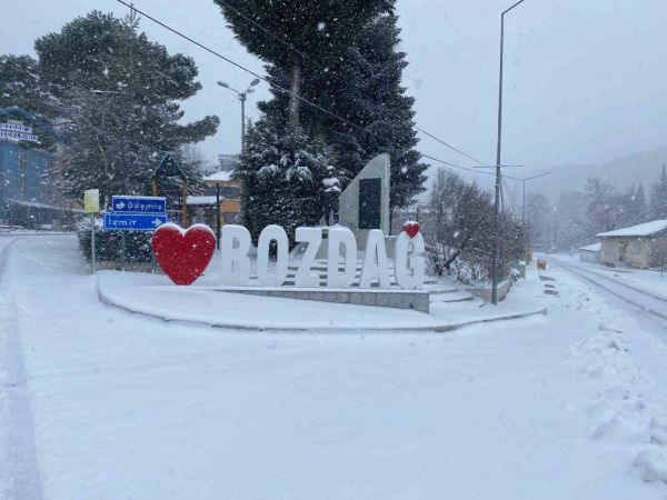 İzmirlilere kar sürprizi