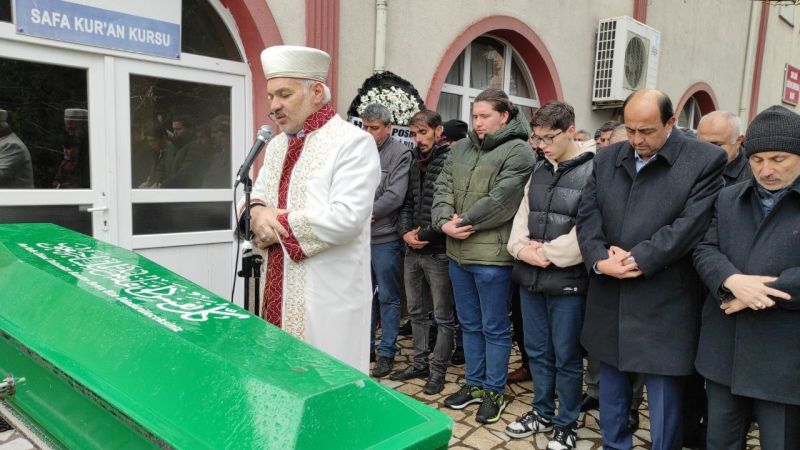 Zonguldak'ta oğlu tarafından öldürülen Ahmet Demirci son yolculuğuna uğurlandı Zonguldak'ta oğlu tarafından öldürülen Ahmet Demirci son yolculuğuna uğurlandı