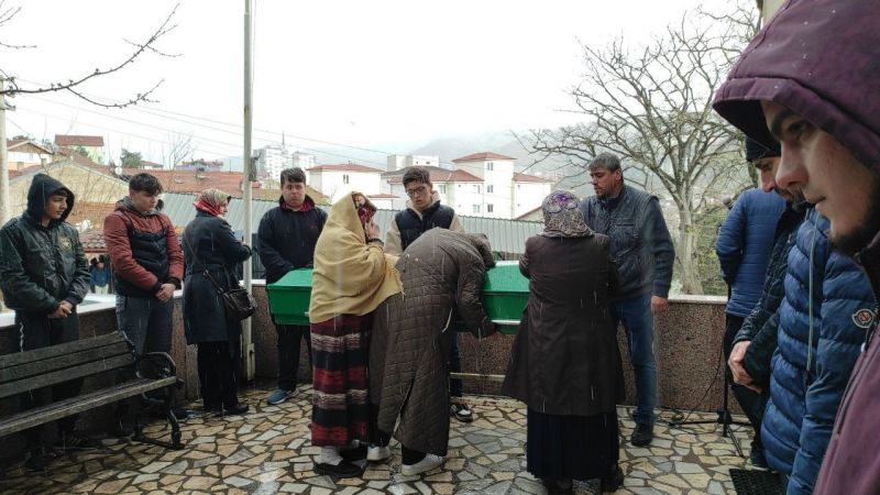 Zonguldak'ta oğlu tarafından öldürülen Ahmet Demirci son yolculuğuna uğurlandı Zonguldak'ta oğlu tarafından öldürülen Ahmet Demirci son yolculuğuna uğurlandı