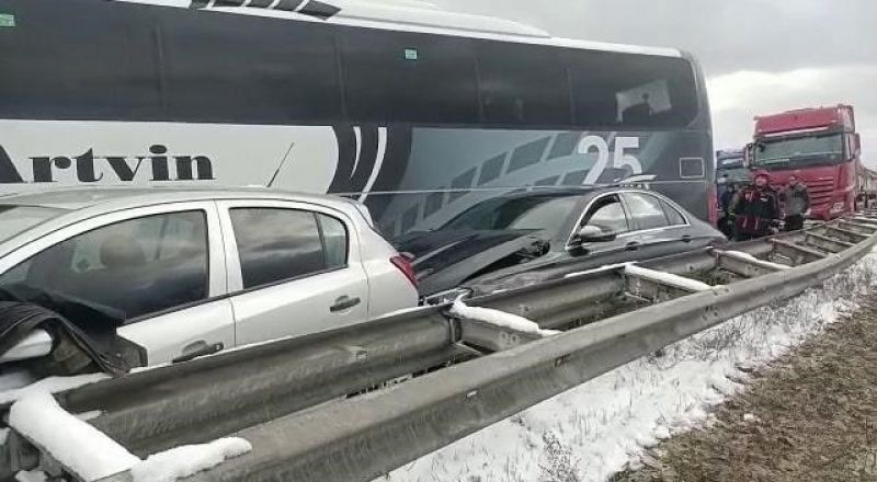Bolu’da zincirleme trafik kazası, Ankara istikametine TEM otoyolu trafiğe kapandı