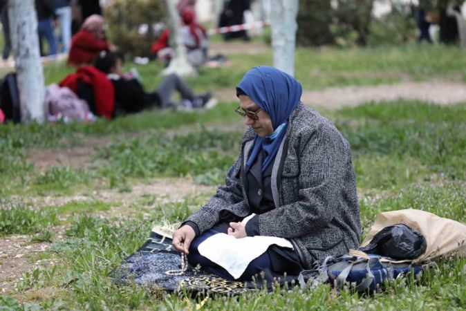 Mescid-i Aksa’da 250 bin kişi cuma namazı kıldı