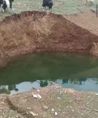 Nurhak’ta deprem sonrası obruklar oluşmaya başladı Nurhak’ta deprem sonrası obruklar oluşmaya başladı