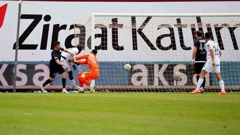 Ümraniyespor ve Konyaspor puanları paylaştı Ümraniyespor ve Konyaspor puanları paylaştı