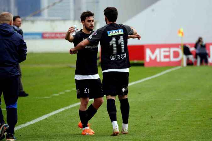 Ümraniyespor ve Konyaspor puanları paylaştı Ümraniyespor ve Konyaspor puanları paylaştı