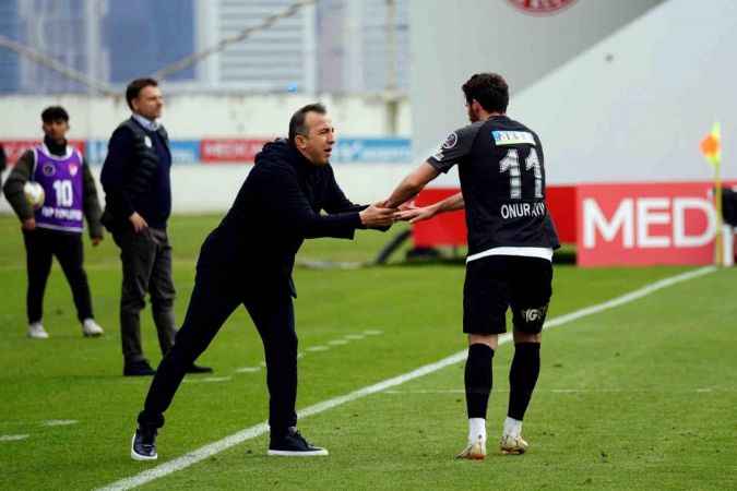 Ümraniyespor ve Konyaspor puanları paylaştı Ümraniyespor ve Konyaspor puanları paylaştı
