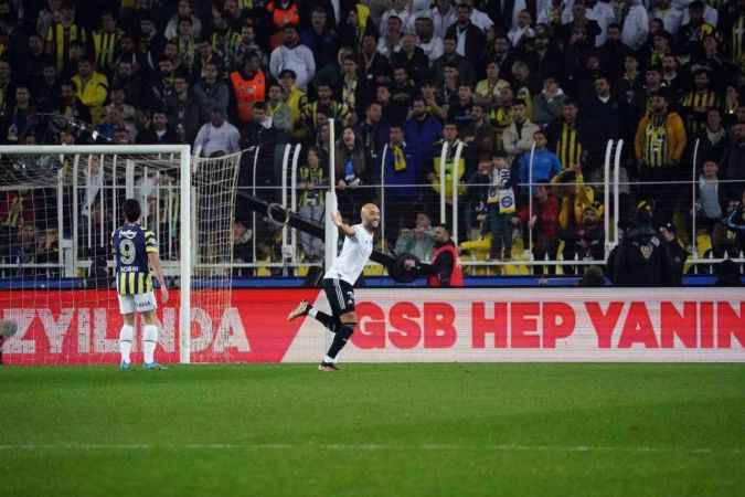 Fenerbahçe, 10 kişi kalan Beşiktaş'a mağlup oldu Fenerbahçe, 10 kişi kalan Beşiktaş'a mağlup oldu