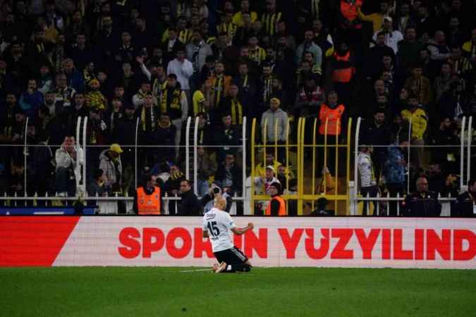 Fenerbahçe, 10 kişi kalan Beşiktaş'a mağlup oldu Fenerbahçe, 10 kişi kalan Beşiktaş'a mağlup oldu