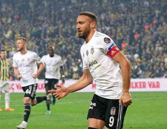 Fenerbahçe, 10 kişi kalan Beşiktaş'a mağlup oldu Fenerbahçe, 10 kişi kalan Beşiktaş'a mağlup oldu