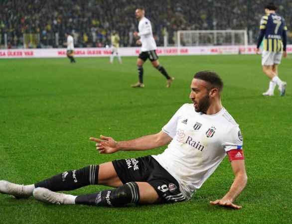 Fenerbahçe, 10 kişi kalan Beşiktaş'a mağlup oldu Fenerbahçe, 10 kişi kalan Beşiktaş'a mağlup oldu