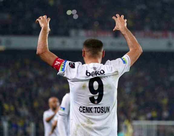 Fenerbahçe, 10 kişi kalan Beşiktaş'a mağlup oldu Fenerbahçe, 10 kişi kalan Beşiktaş'a mağlup oldu