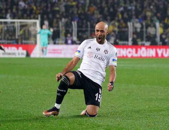 Fenerbahçe, 10 kişi kalan Beşiktaş'a mağlup oldu Fenerbahçe, 10 kişi kalan Beşiktaş'a mağlup oldu