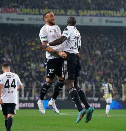 Fenerbahçe, 10 kişi kalan Beşiktaş'a mağlup oldu Fenerbahçe, 10 kişi kalan Beşiktaş'a mağlup oldu