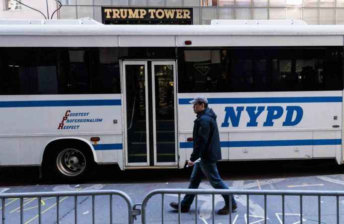 Trump, yarın hakim karşısına çıkmak üzere New York’ta Trump, yarın hakim karşısına çıkmak üzere New York’ta
