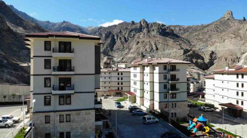 Taşınma işlemi tamamlanan Yusufeli’nde vatandaşlar yeni ilçeye alışmaya çalışıyor