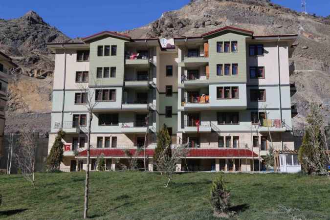 Taşınma işlemi tamamlanan Yusufeli’nde vatandaşlar yeni ilçeye alışmaya çalışıyor