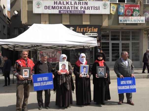 HDP evlat nöbetindeki ailelerin sesini müzikle bastırmaya çalıştı