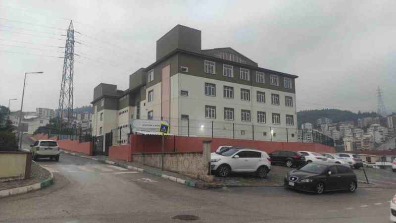 Bursa’da servisin çarptığı İnci Su Özmen hayatını kaybetti Bursa’da servisin çarptığı İnci Su Özmen hayatını kaybetti