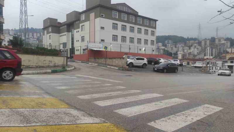 Bursa’da servisin çarptığı İnci Su Özmen hayatını kaybetti Bursa’da servisin çarptığı İnci Su Özmen hayatını kaybetti