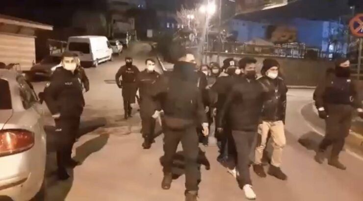 Beyoğlu’nda 16 Bangladeşli göçmen kaçamadan yakalandı