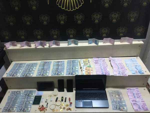 3 yıldır firar olan FETÖ’cünün saklandığı yerden servet çıktı