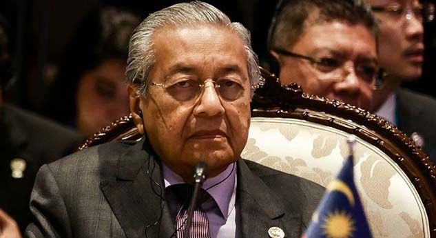 Malezya Başbakanı Mahathir istifa etti
