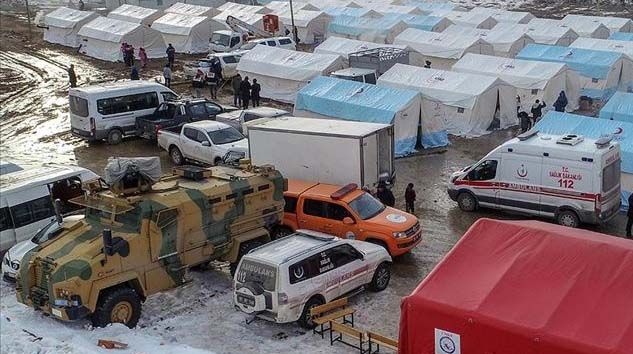 Devletin imkanları Başkale’de depremzedeler için seferber edildi