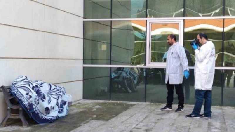 Yenal Altay hastane bahçesindeki bankta ölü bulundu Yenal Altay hastane bahçesindeki bankta ölü bulundu