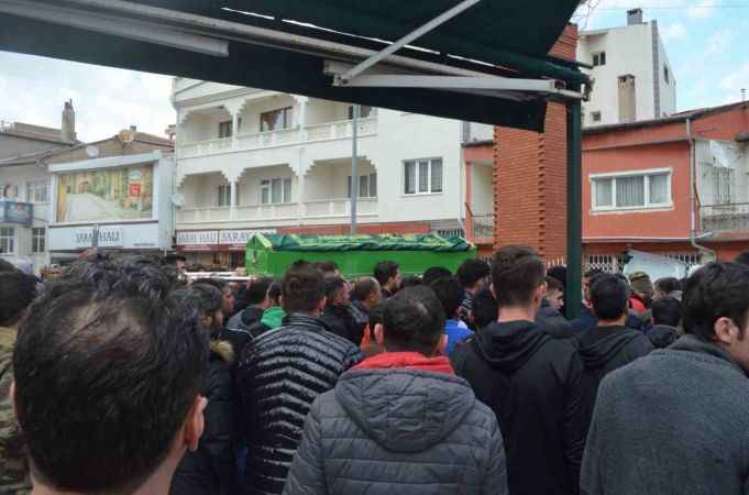 Kayseri'deki kazada Eren Çobanoğlu hayatını kaybetti Kayseri'deki kazada Eren Çobanoğlu hayatını kaybetti