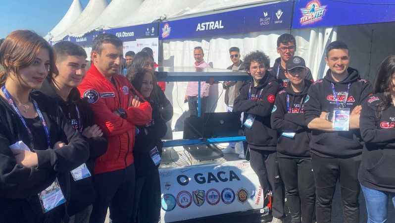 Selçuk Bayraktar: TEKNOFEST’te bu yıl sadece 1 milyon öğrenci yarışmalara başvurdu Selçuk Bayraktar: TEKNOFEST’te bu yıl sadece 1 milyon öğrenci yarışmalara başvurdu