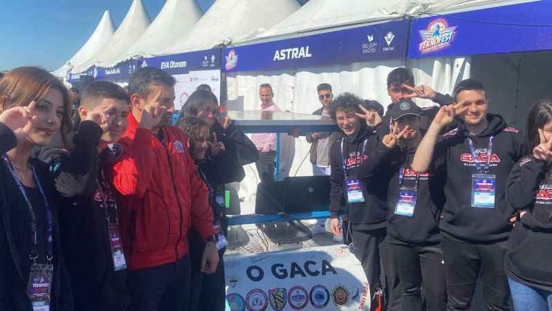 Selçuk Bayraktar: TEKNOFEST’te bu yıl sadece 1 milyon öğrenci yarışmalara başvurdu Selçuk Bayraktar: TEKNOFEST’te bu yıl sadece 1 milyon öğrenci yarışmalara başvurdu