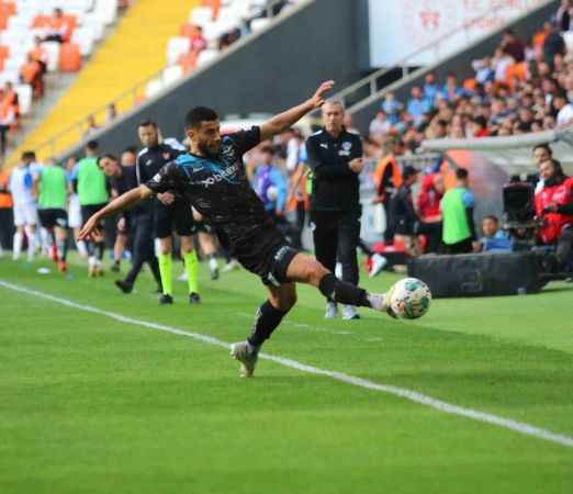 Adana Demirspor, Kasımpaşa'ya fark attı Adana Demirspor, Kasımpaşa'ya fark attı