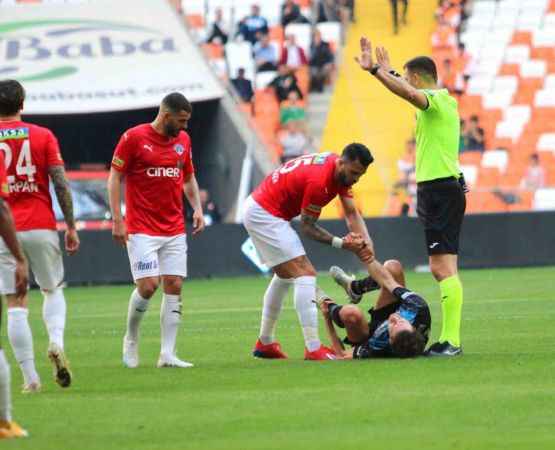 Adana Demirspor, Kasımpaşa'ya fark attı Adana Demirspor, Kasımpaşa'ya fark attı