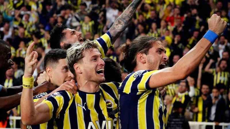 Fenerbahçe üç puanı uzatmalarda kazandı